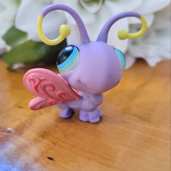 Littlest Pet Shop LPS #93 Purple Butterfly Blue Eyes Pink Wings 2005 - Picture 1 of 10